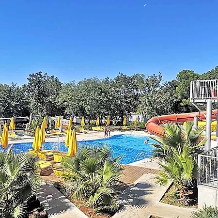 West Coast Mobilhome With Xxl Terrace Poreč