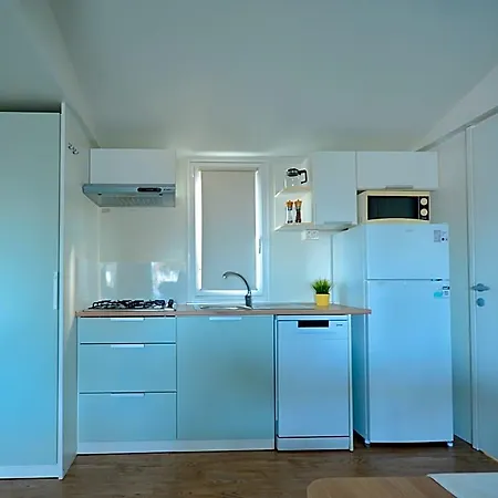 Hotel West Coast Mobilhome With Xxl Terrace Poreč